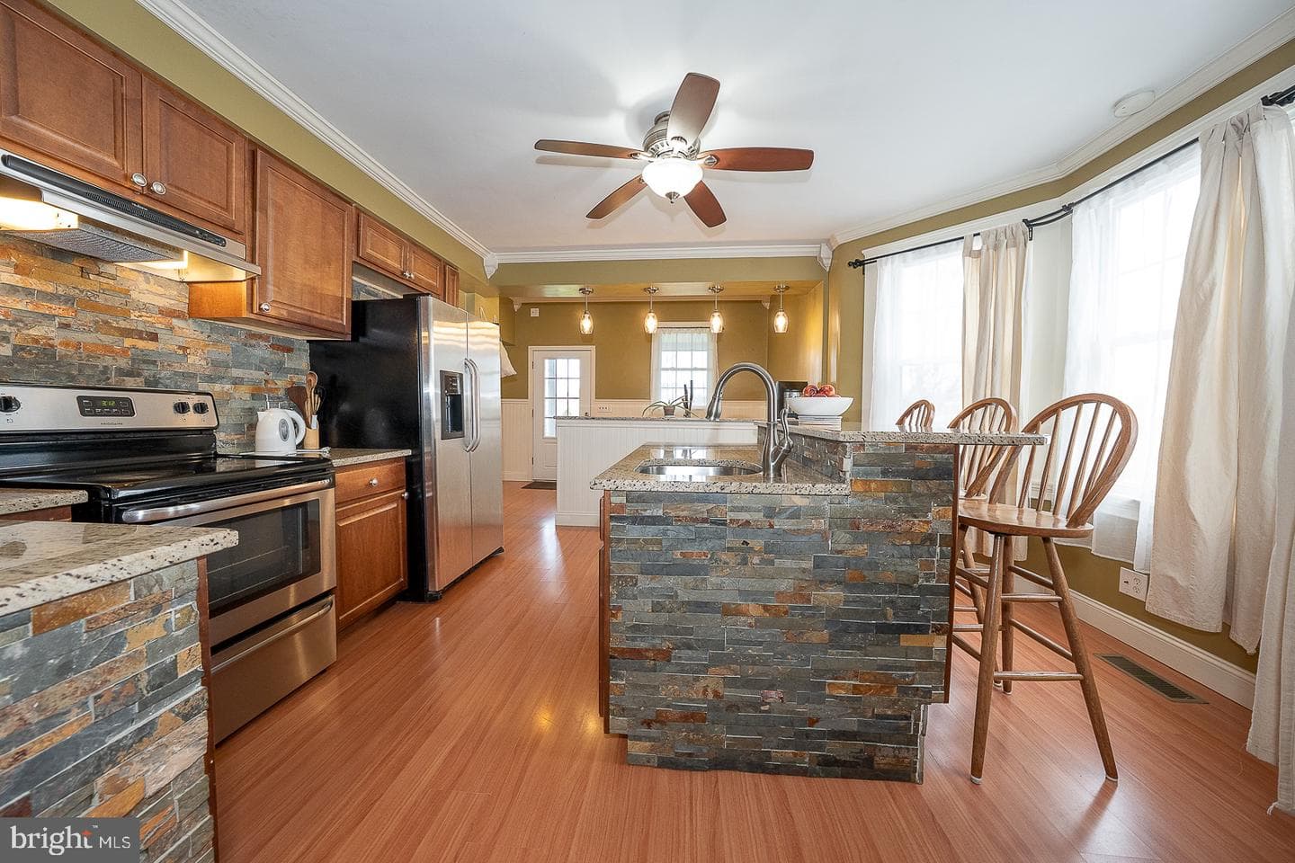 240 Wadas Avenue photo 17