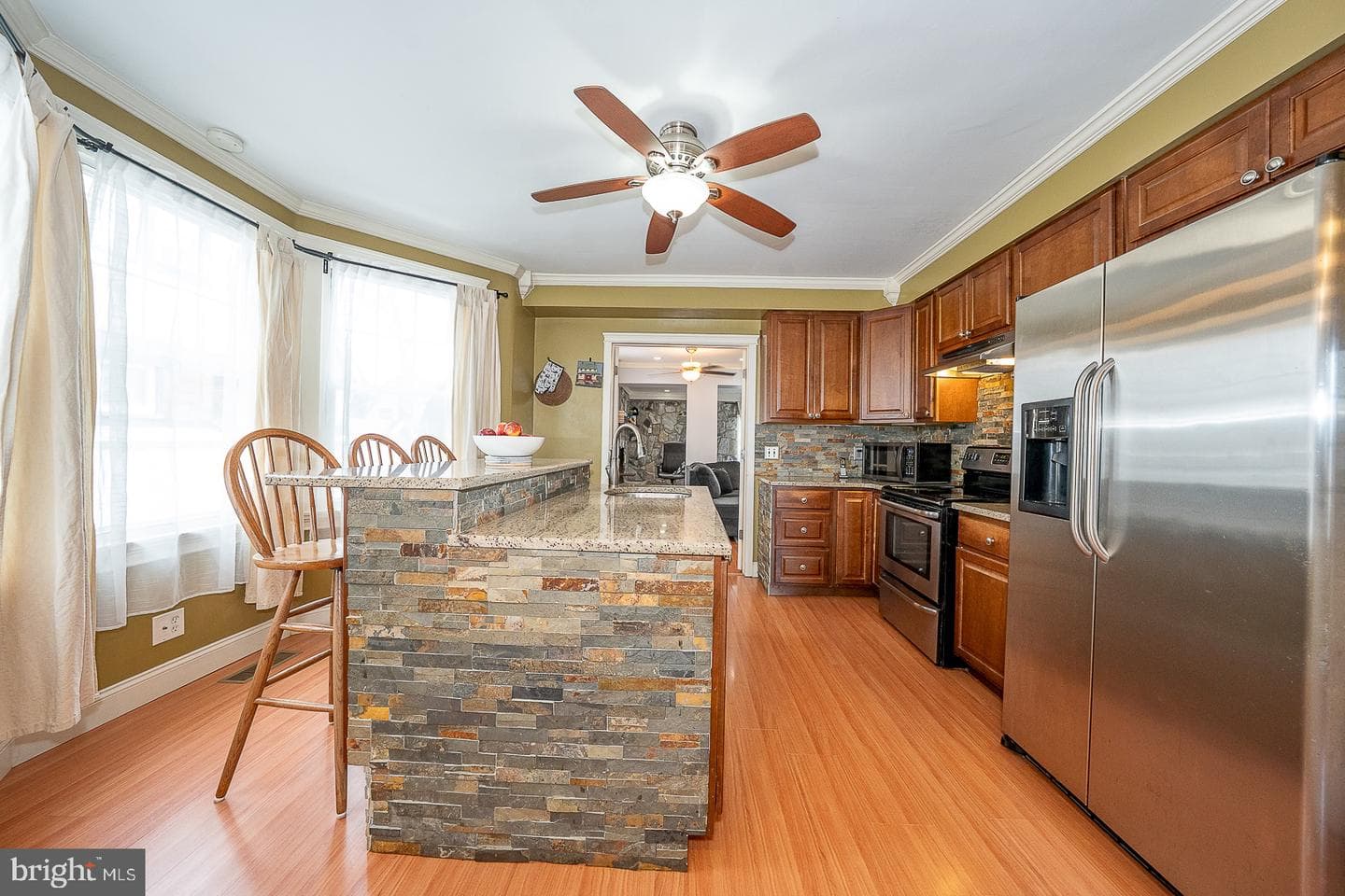 240 Wadas Avenue photo 18
