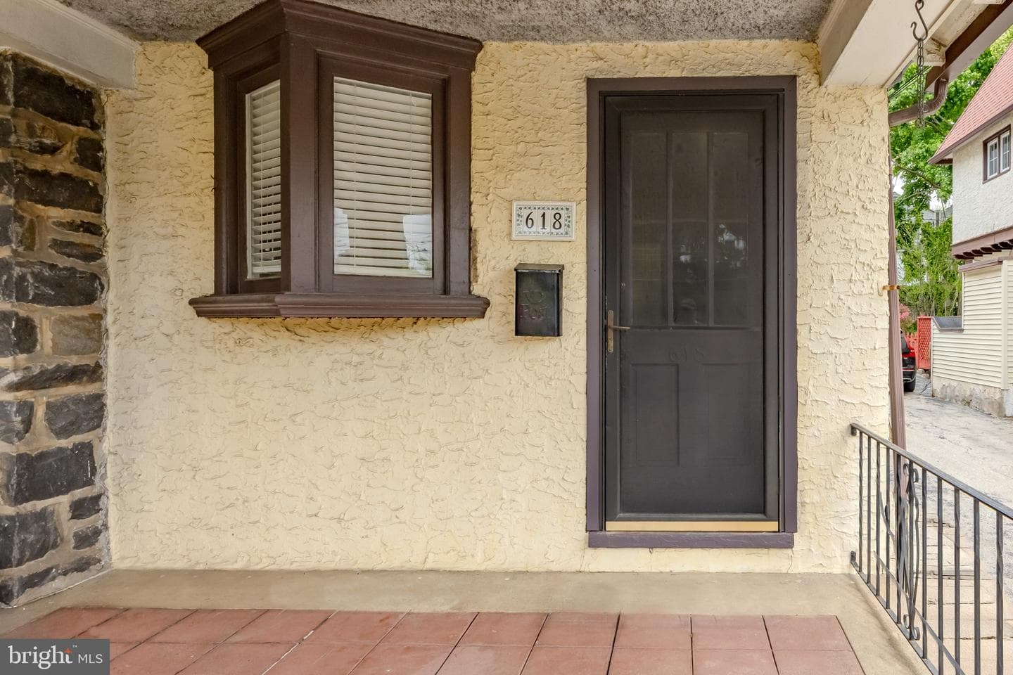 618 Georges Lane photo 3