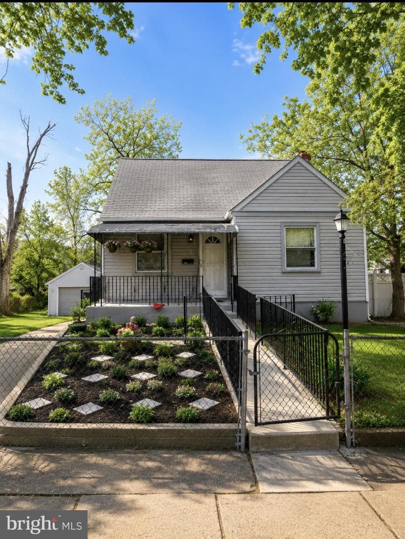 15 Hirst, Lansdowne