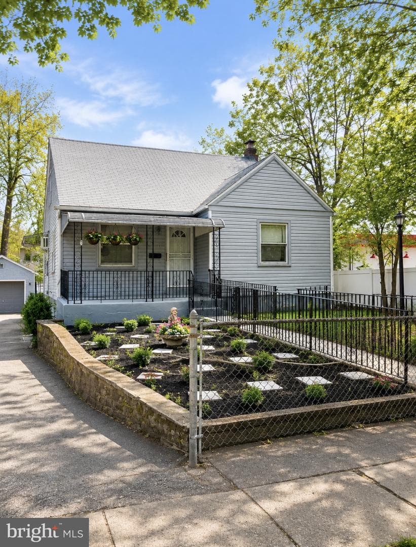 15 Hirst, Lansdowne