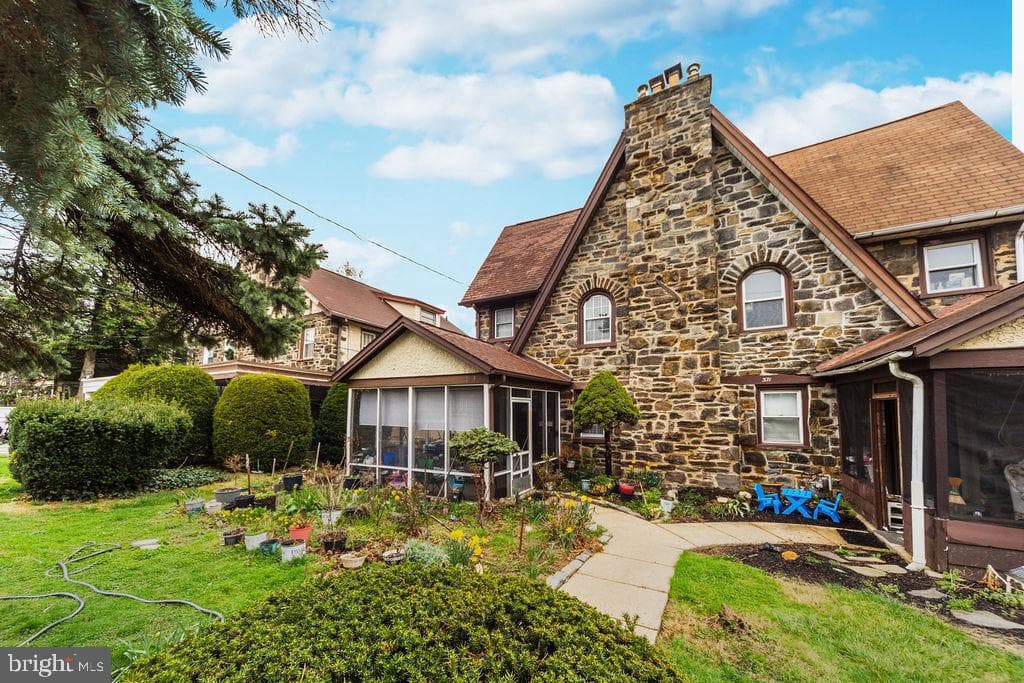 373 Upland Way, Drexel Hill