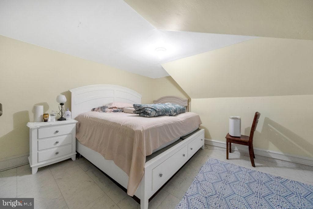373 Upland Way photo 25