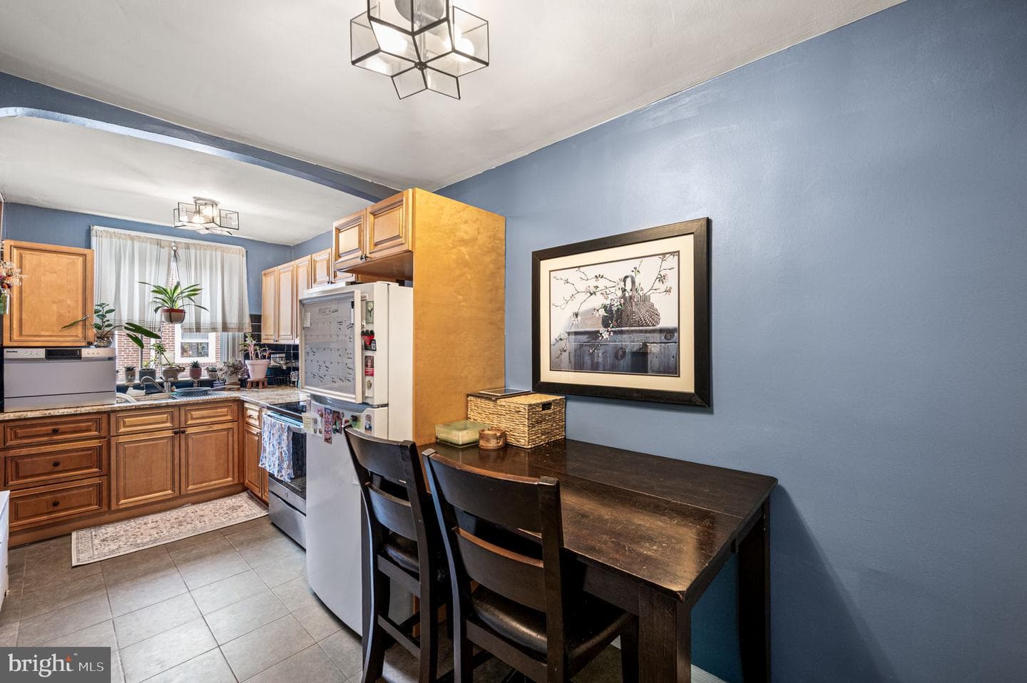 828 Derwyn Road photo 4