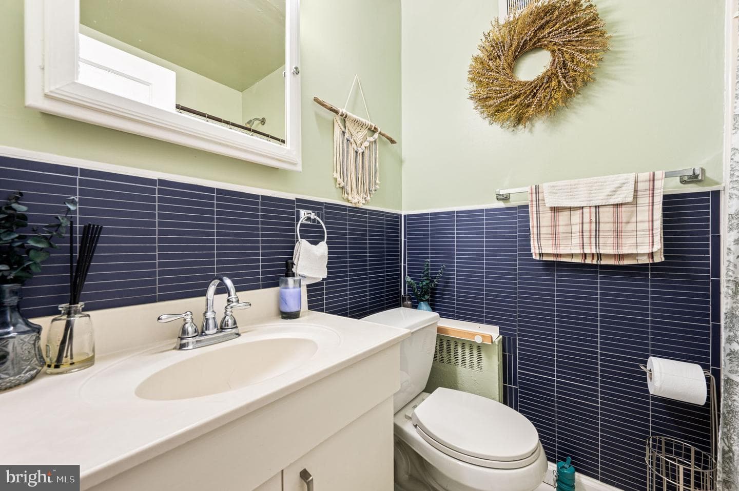 828 Derwyn Road photo 8