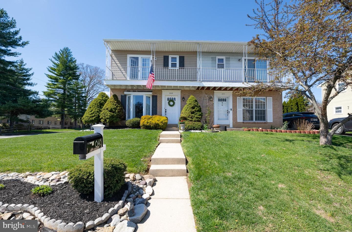 645 W Wiltshire Drive photo 2