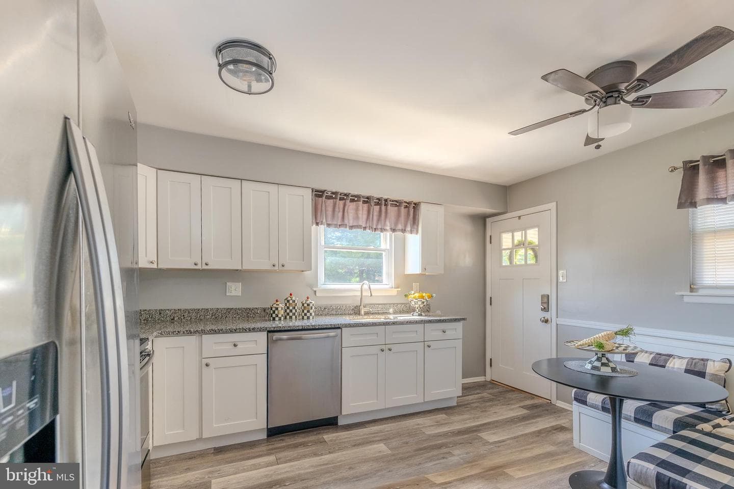 645 W Wiltshire Drive photo 5