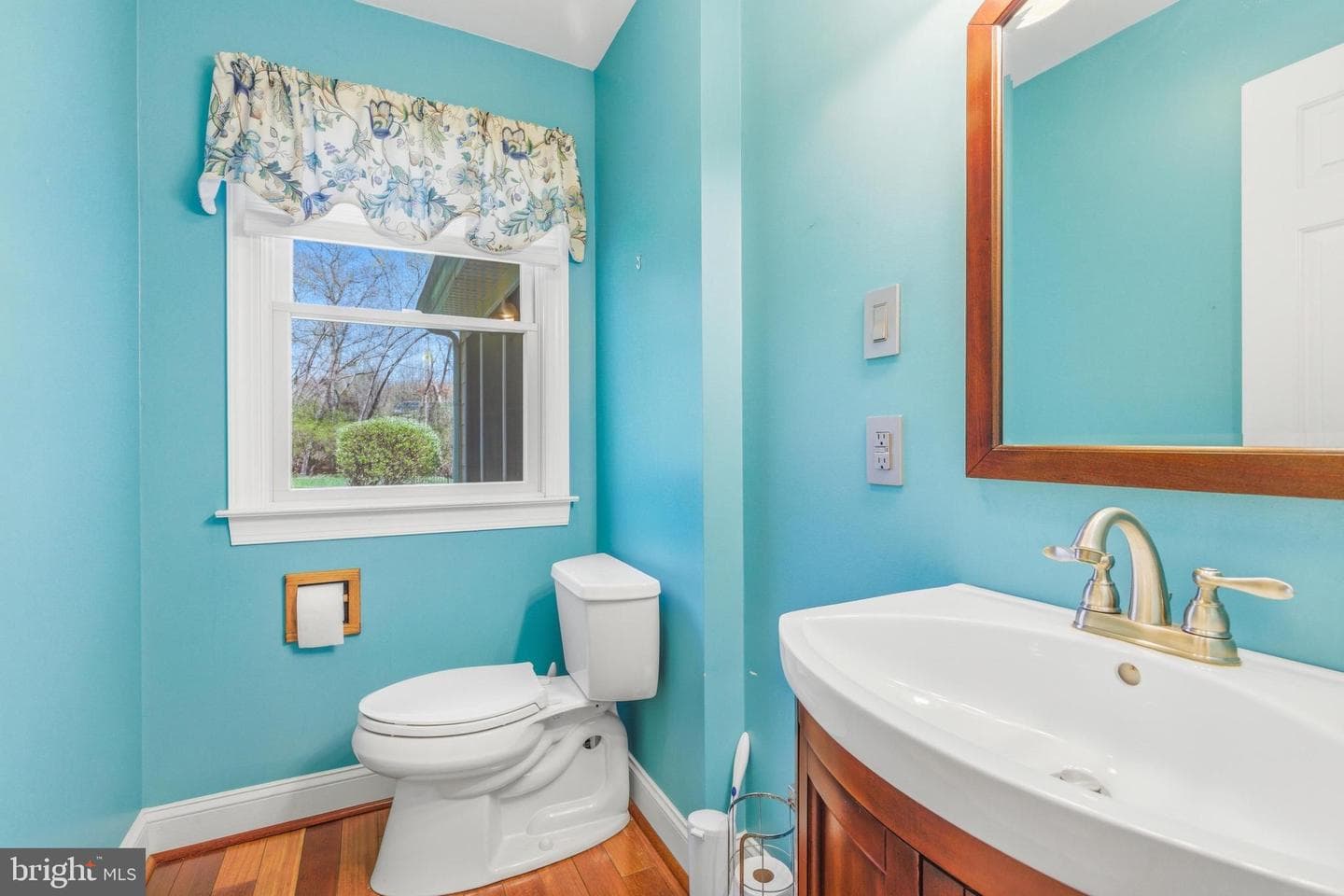76 Colonial Circle photo 15