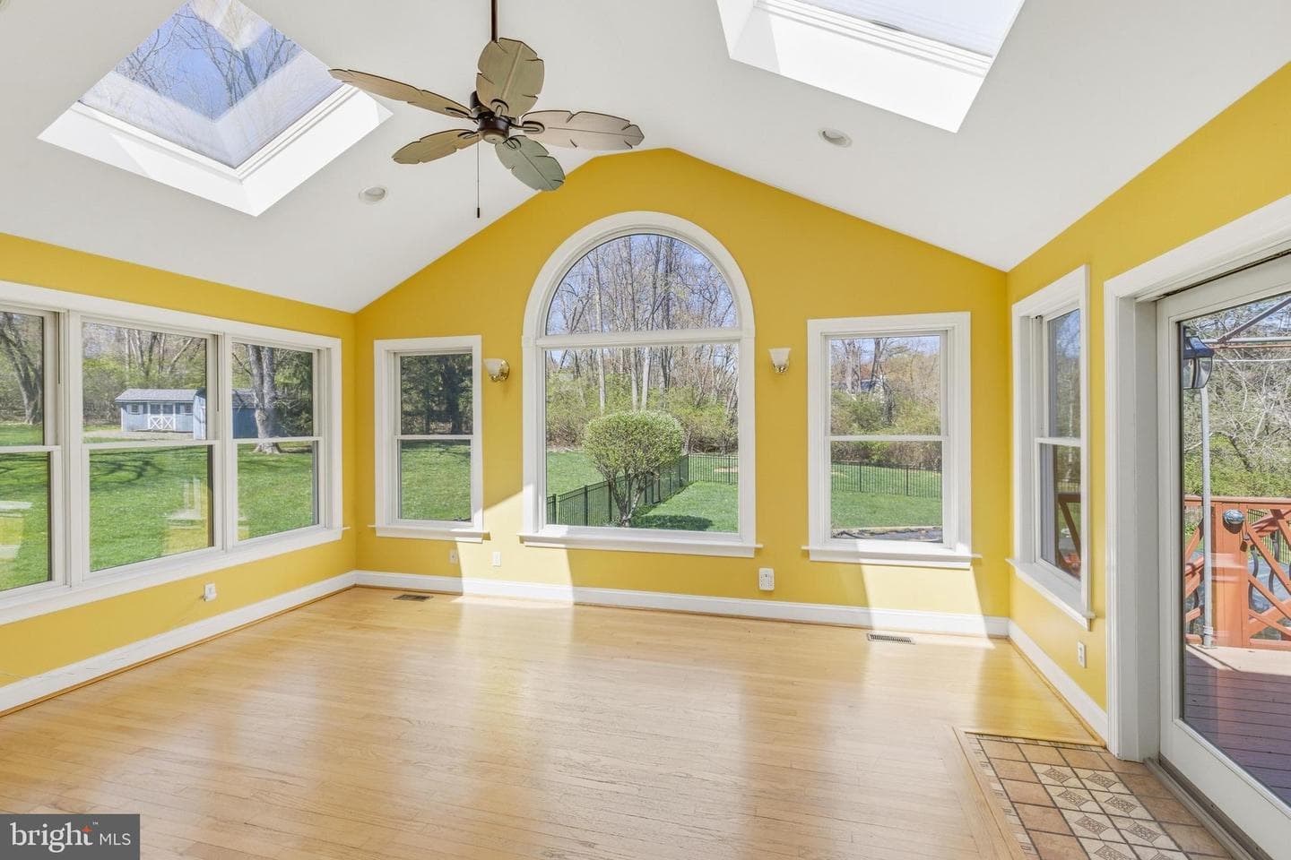 76 Colonial Circle photo 4