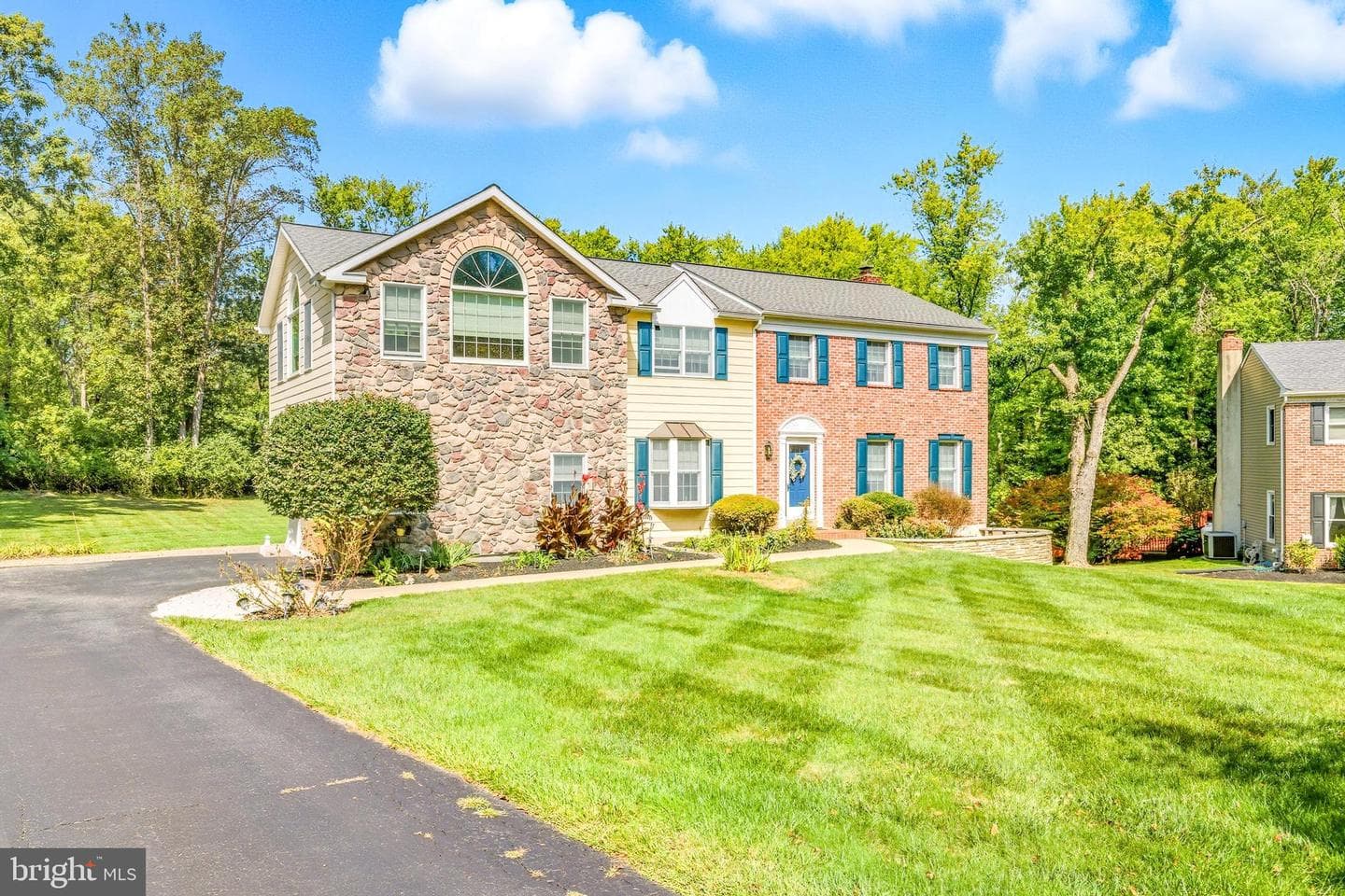 76 Colonial Circle photo 42