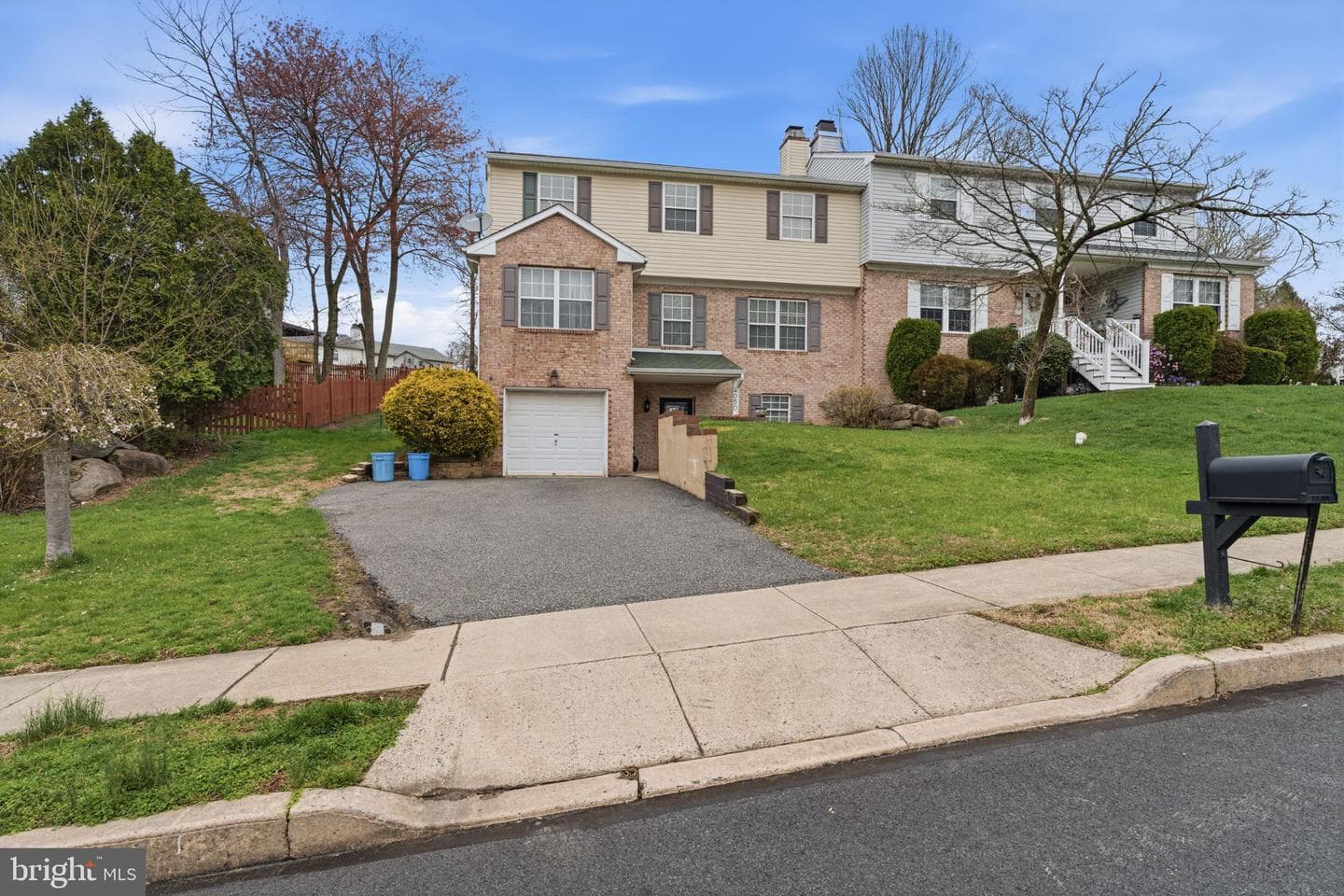 4050 Yorktown Drive photo 2