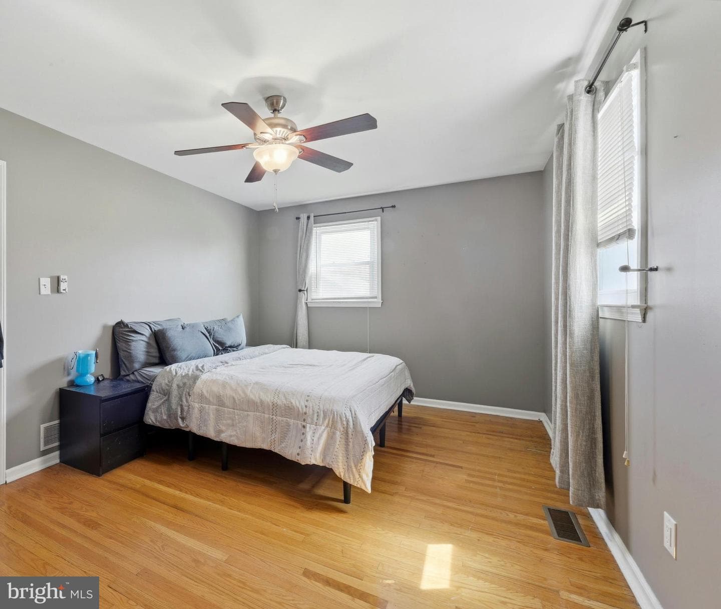 129 E Maple Avenue photo 9