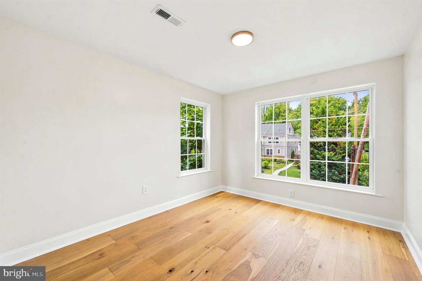 614 Wallingford Avenue photo 19