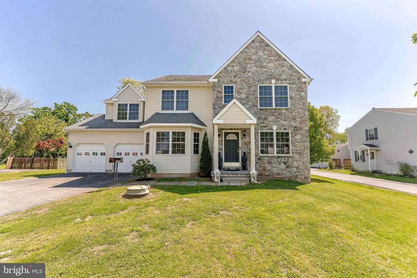 209 W Forestview Avenue