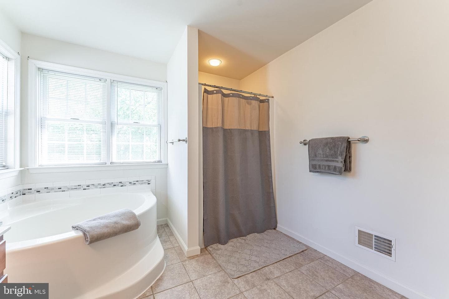 209 W Forestview Avenue photo 27