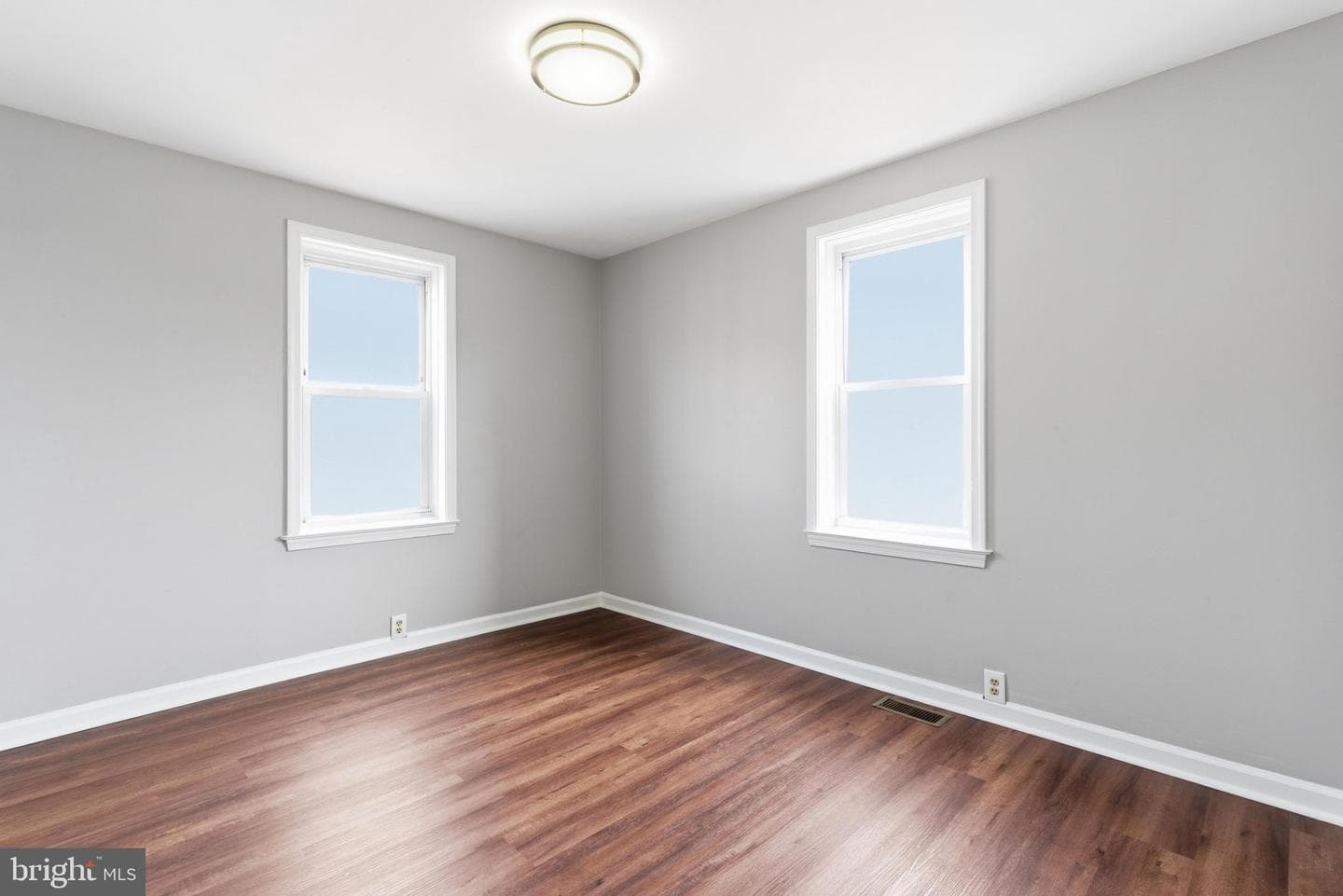 930 12th Avenue photo 24