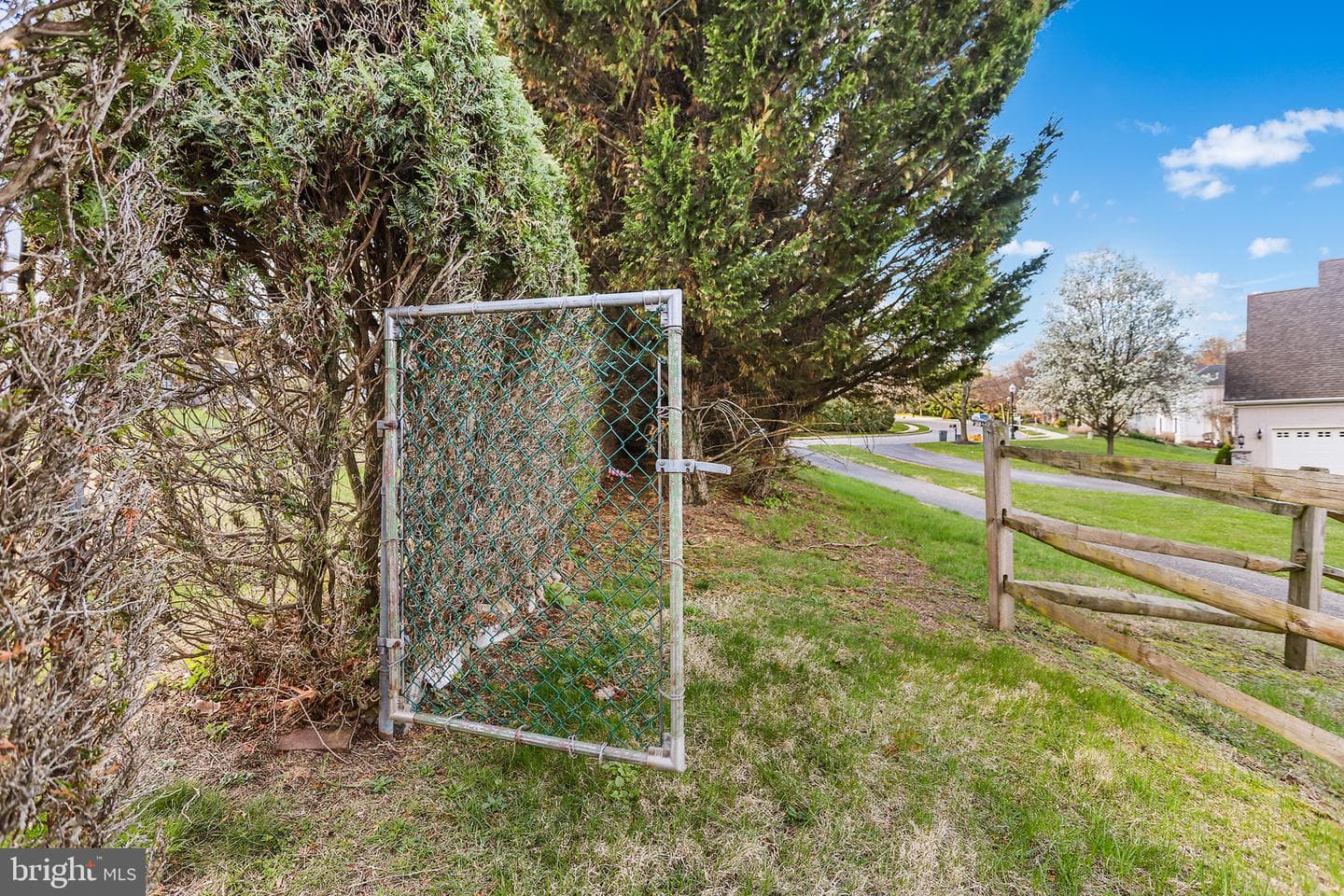 242 N Rolling Road photo 37