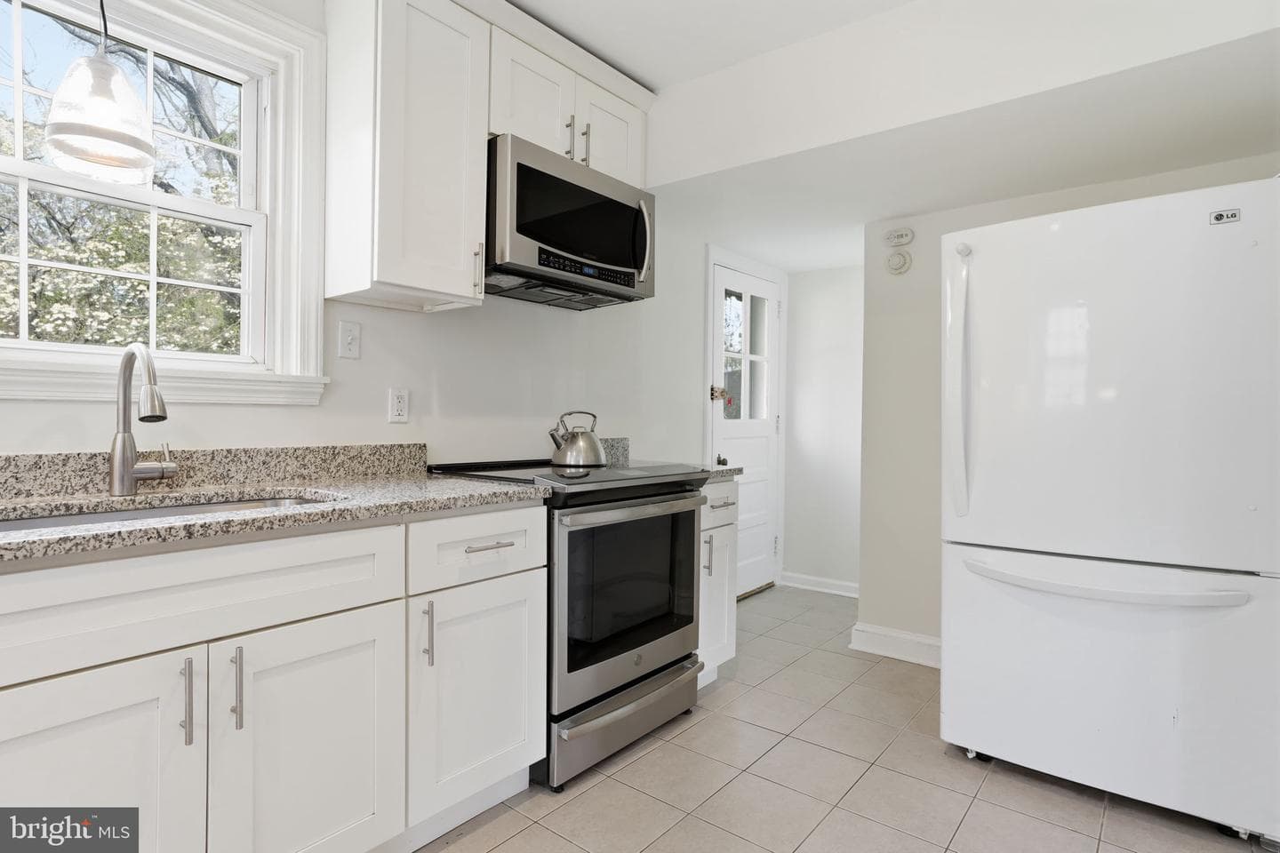 848 Homestead Avenue photo 12