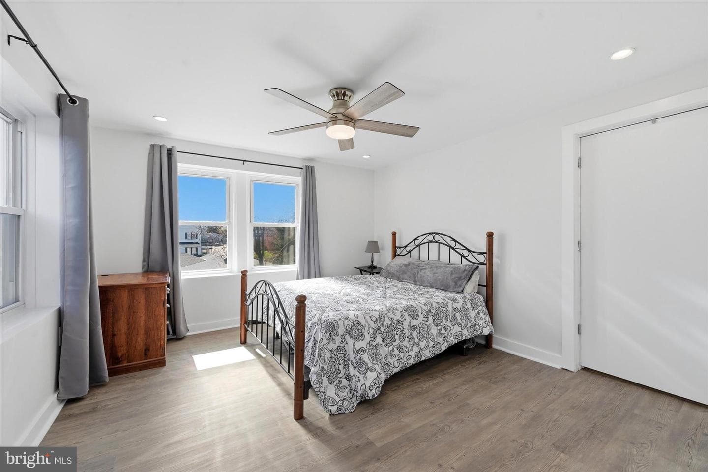 1416 Summit photo 15