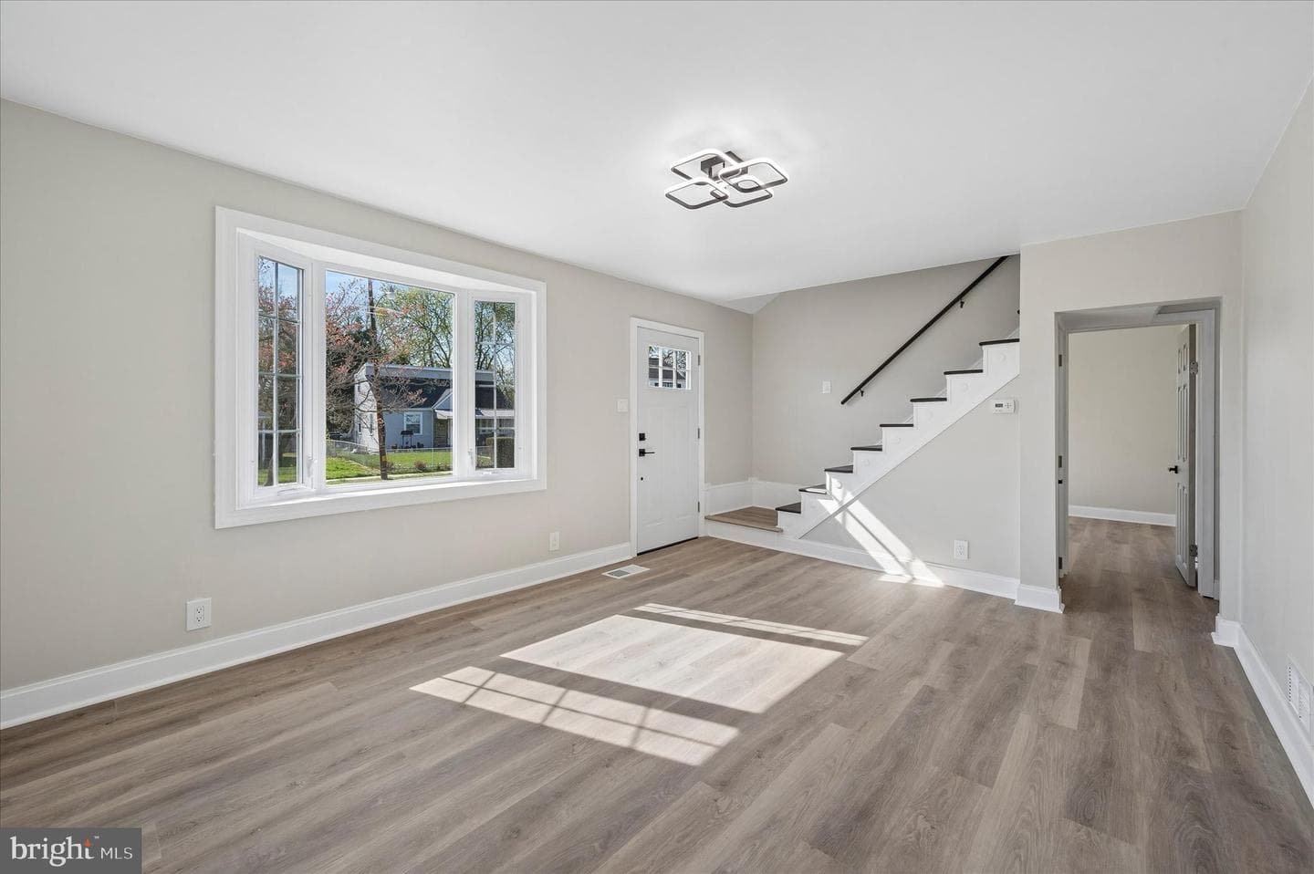 222 W Love Lane photo 3