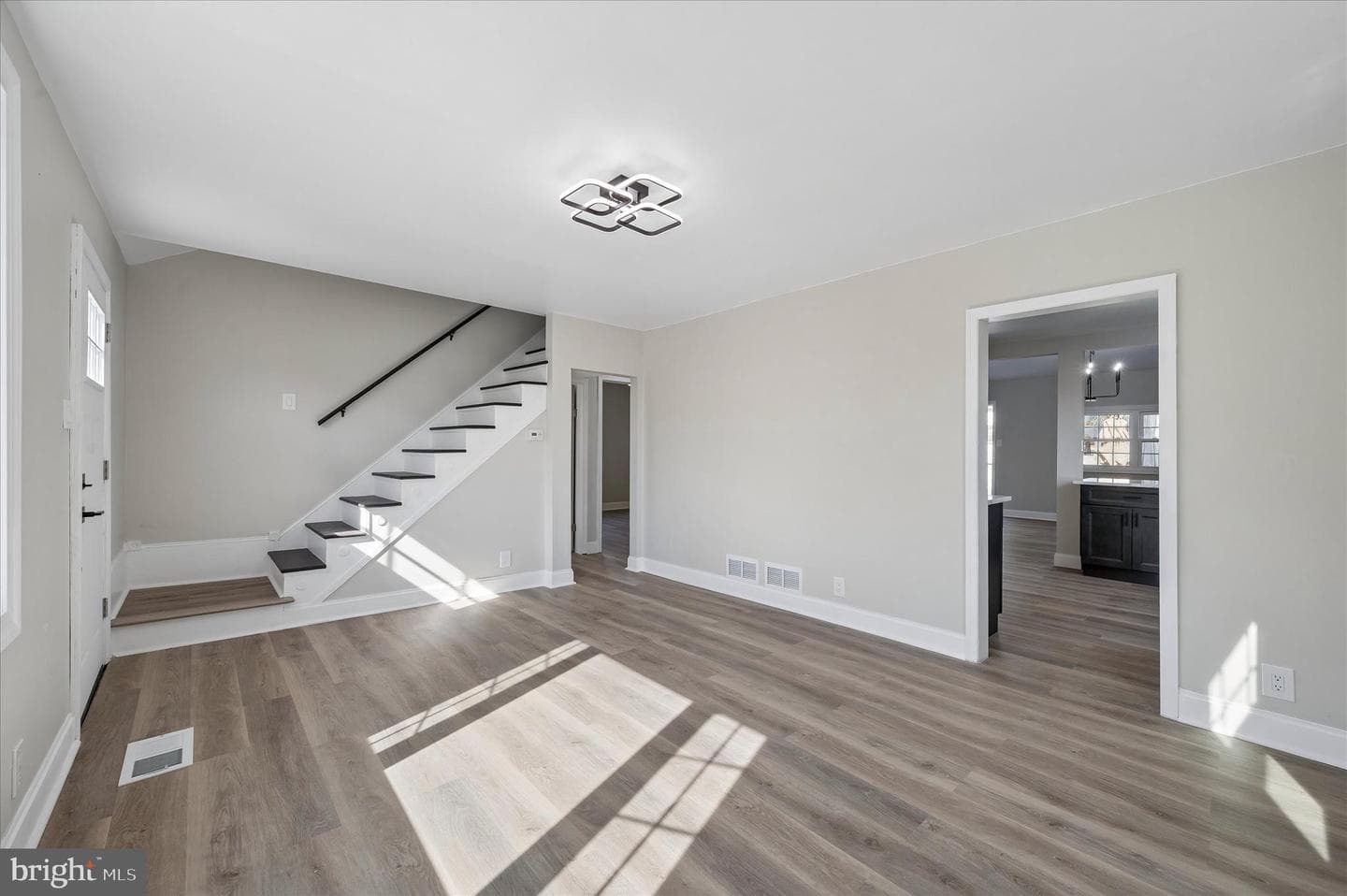 222 W Love Lane photo 4