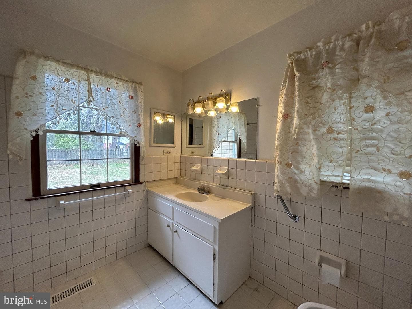 527 Cherry Lane photo 9
