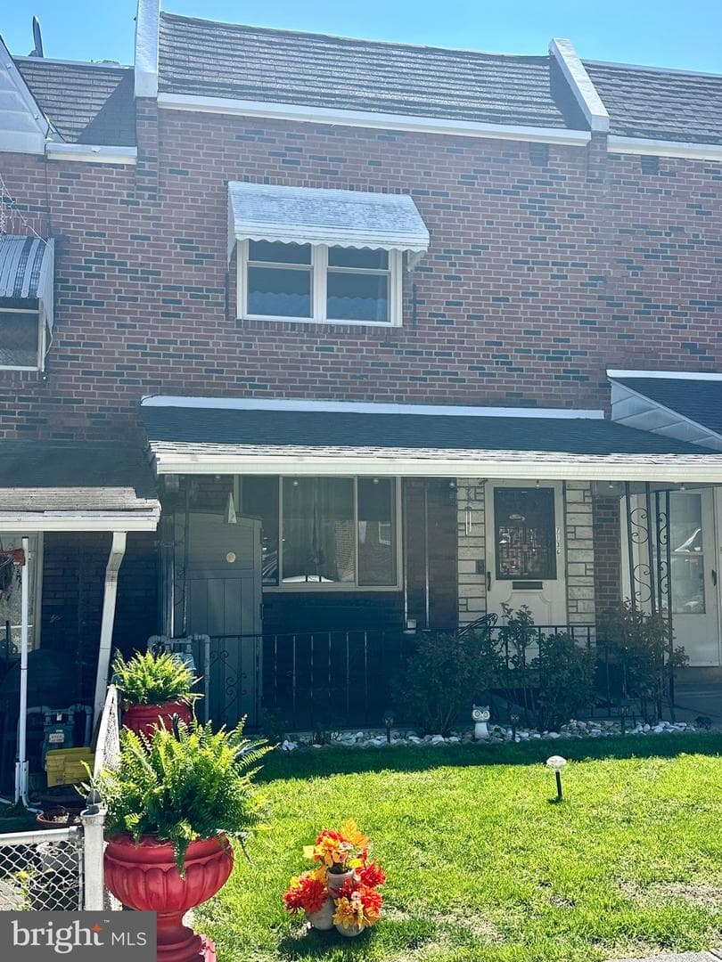 7136 Pine Street photo 2