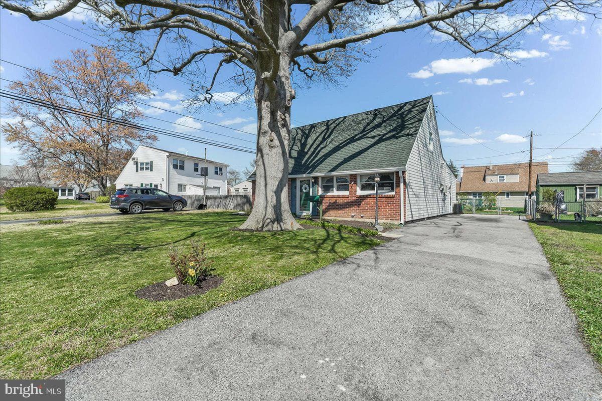 722 Brighton Terrace photo 2