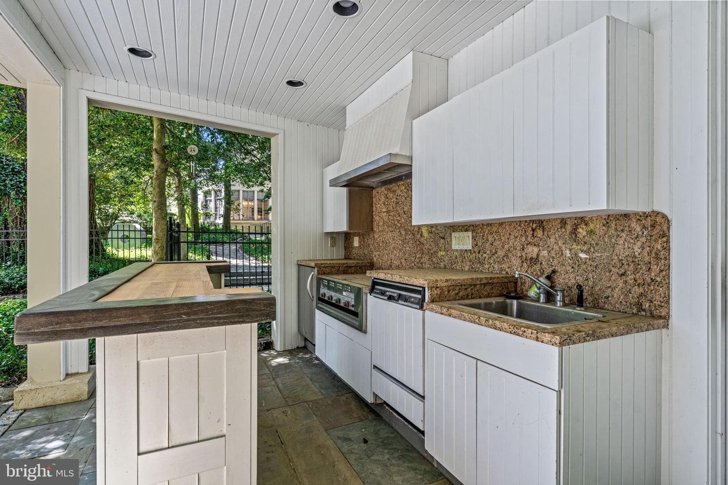 220 Ravenscliff Rd photo 12
