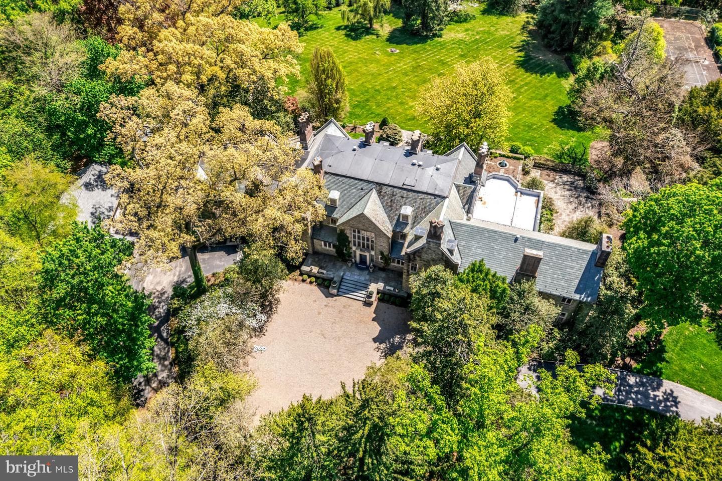 220 Ravenscliff Rd, Wayne