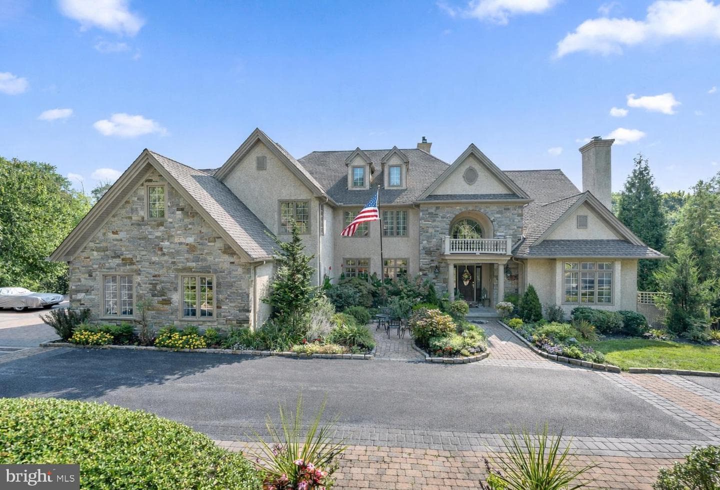 365 Arbor Circle, Media