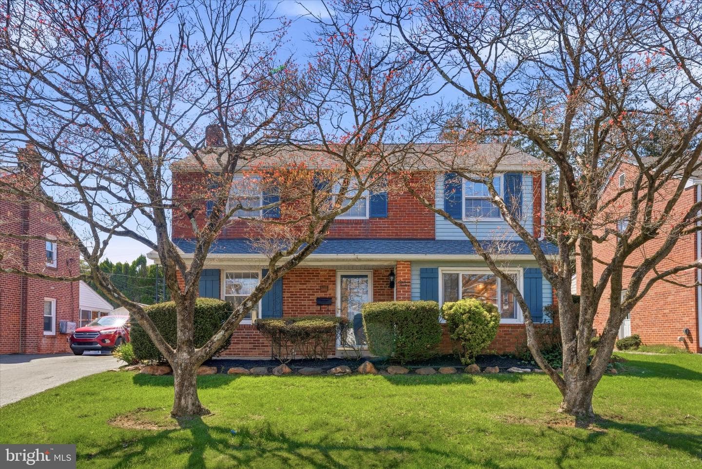 1612 Colony Lane photo 2