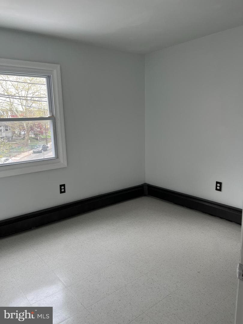 428 Croyden Road photo 9