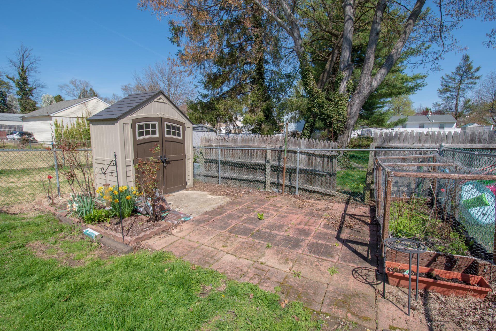 111 W Ridley Avenue photo 18