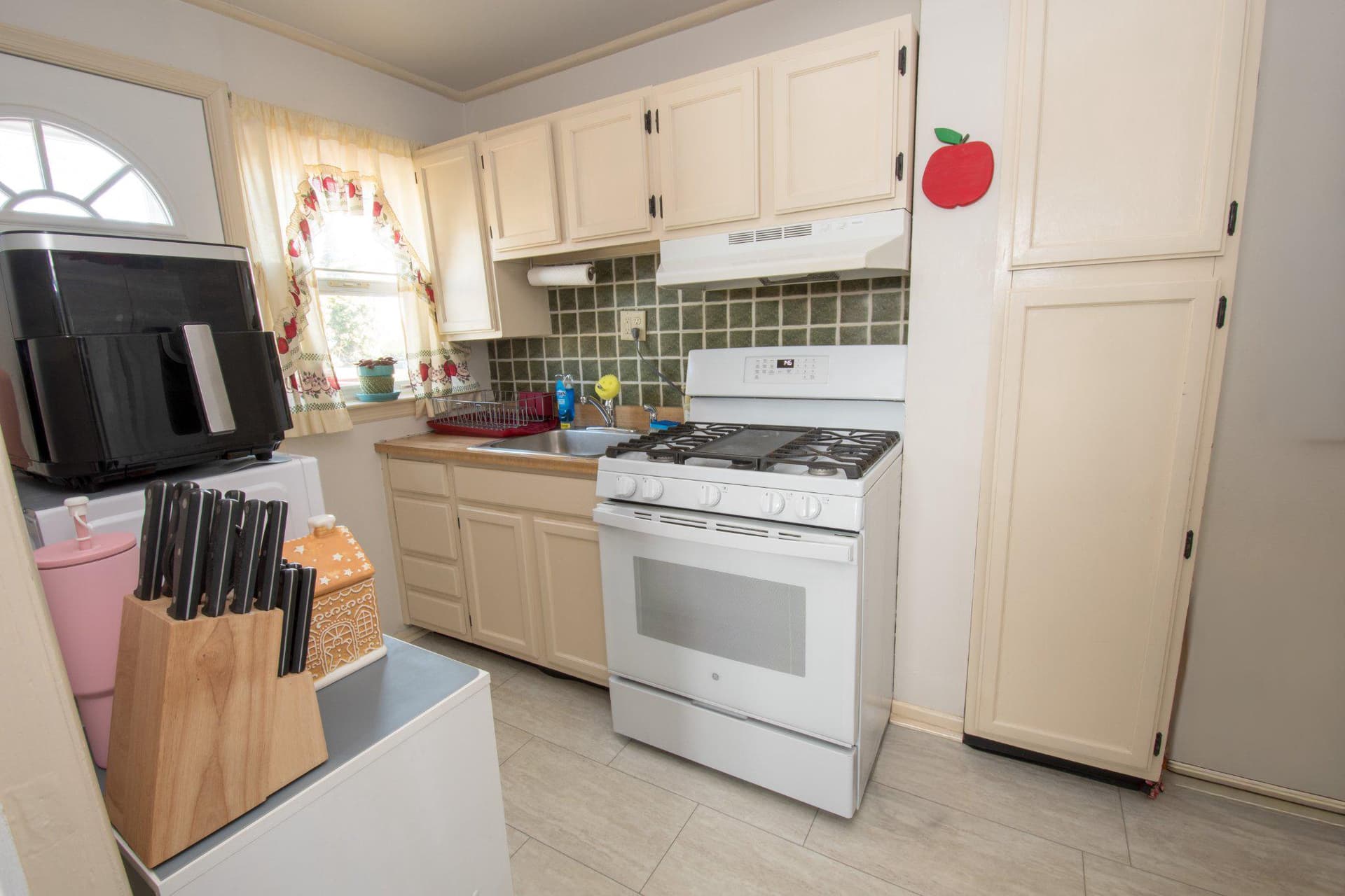 111 W Ridley Avenue photo 9