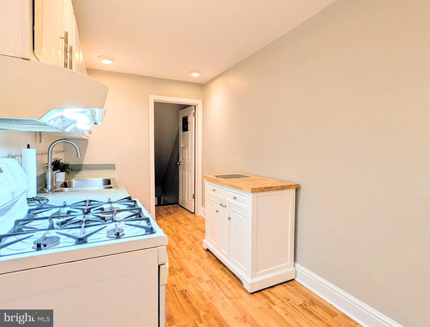 568 Michell Street photo 15