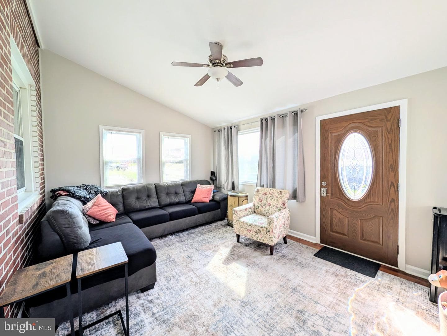 568 Michell Street photo 4