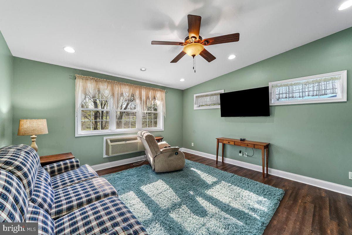 114 Lakeview Drive photo 12