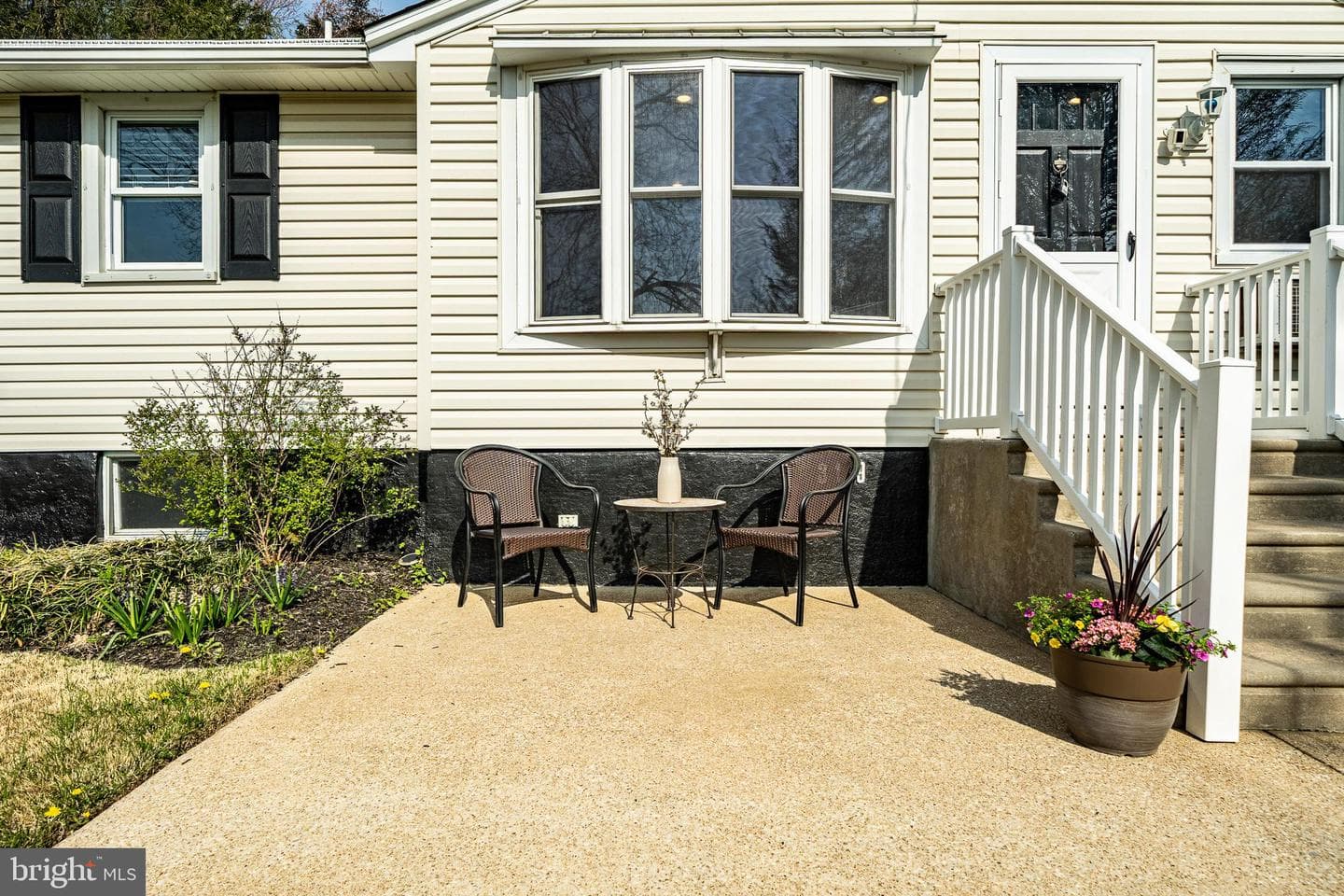 3119 Laughead photo 2