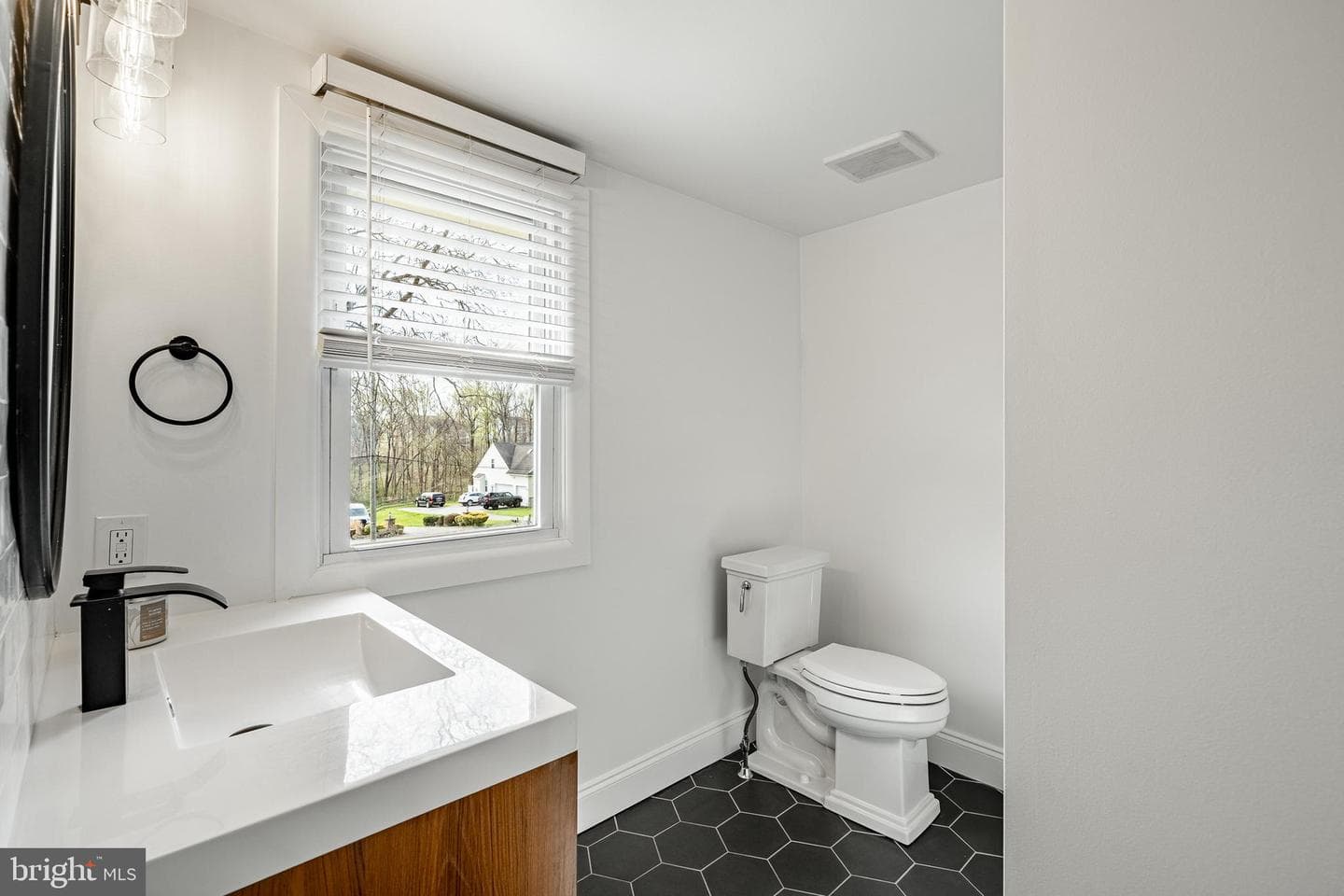 3119 Laughead photo 20