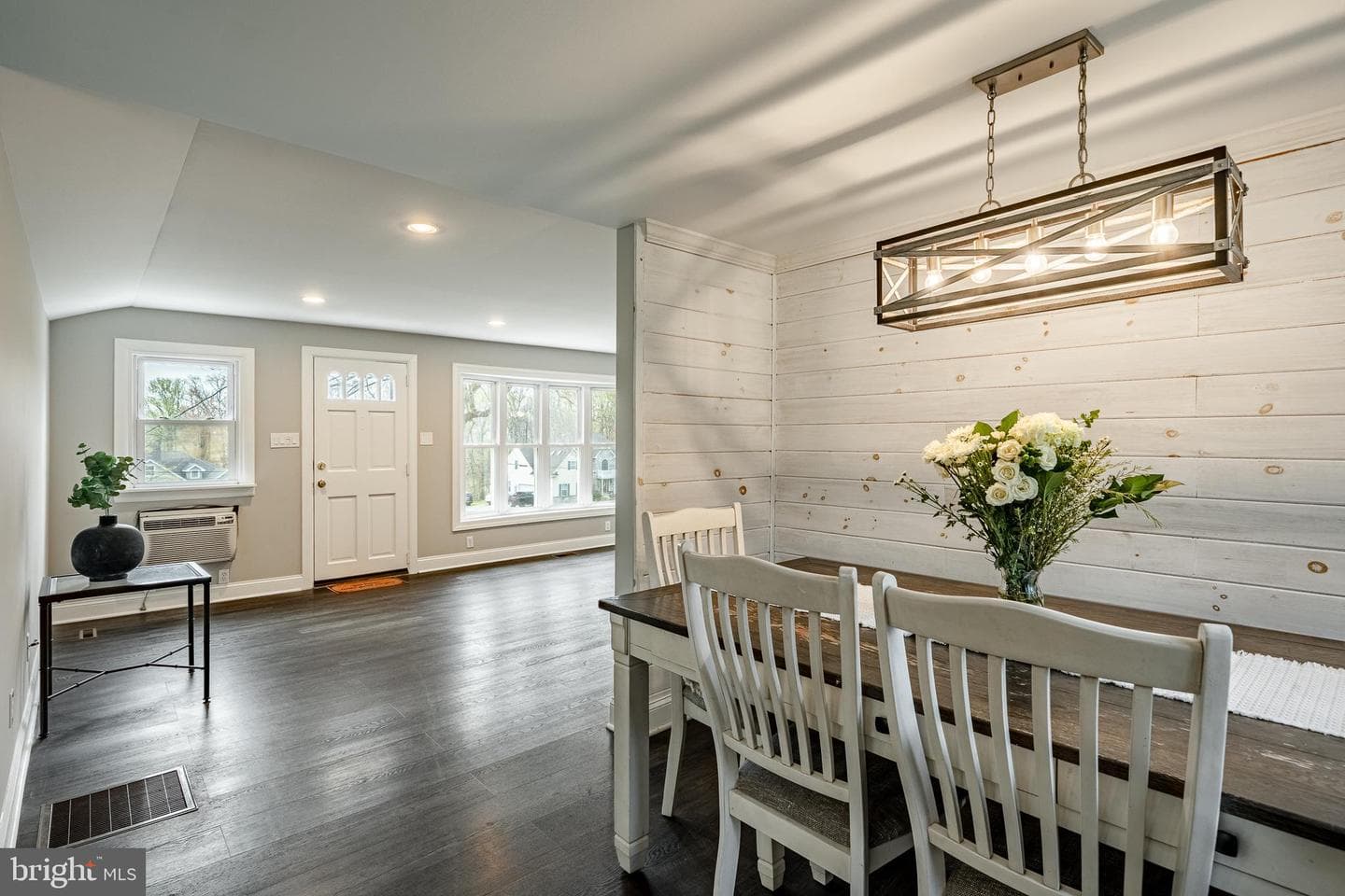 3119 Laughead photo 6