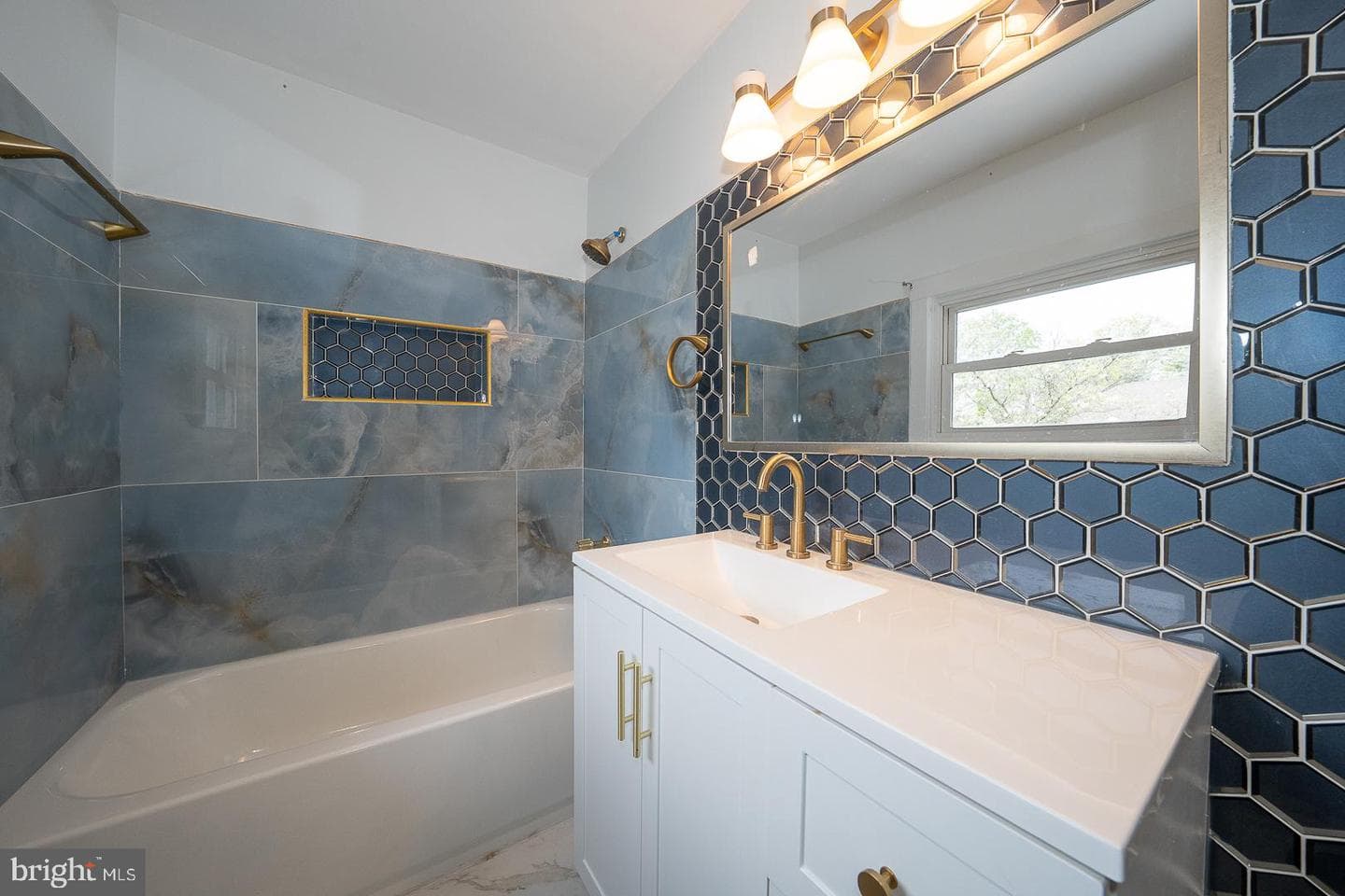 3638 Rosemont Avenue photo 48