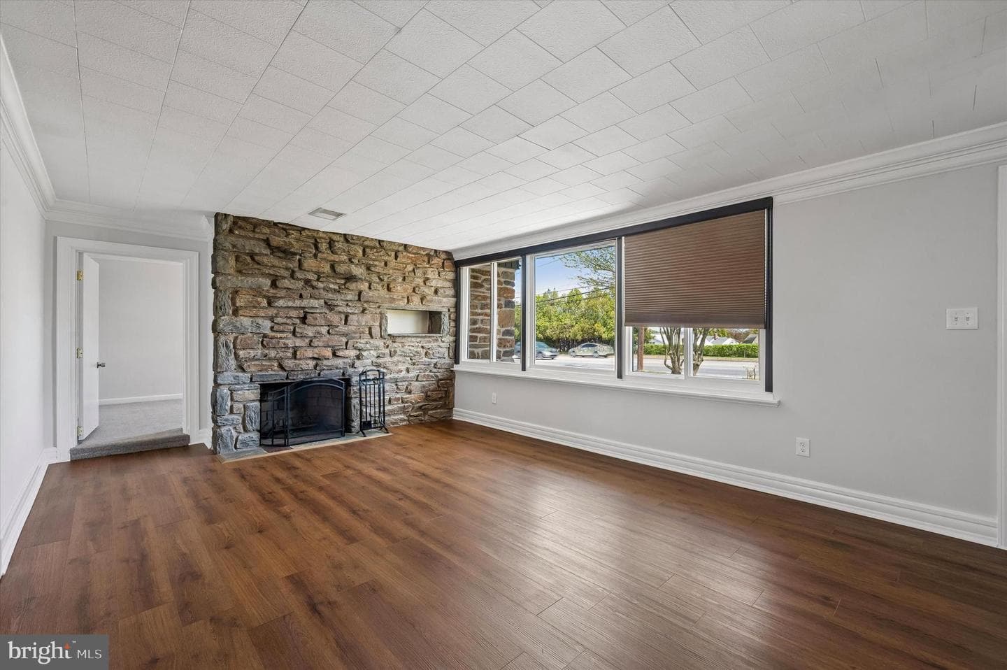 2154 Sproul Road photo 4