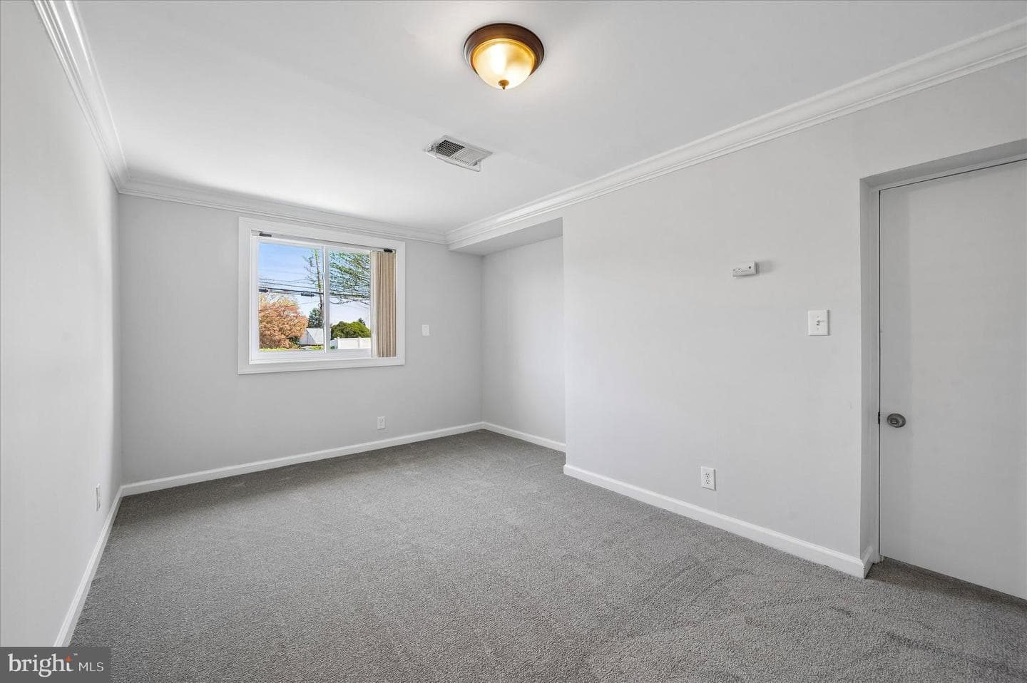2154 Sproul Road photo 6