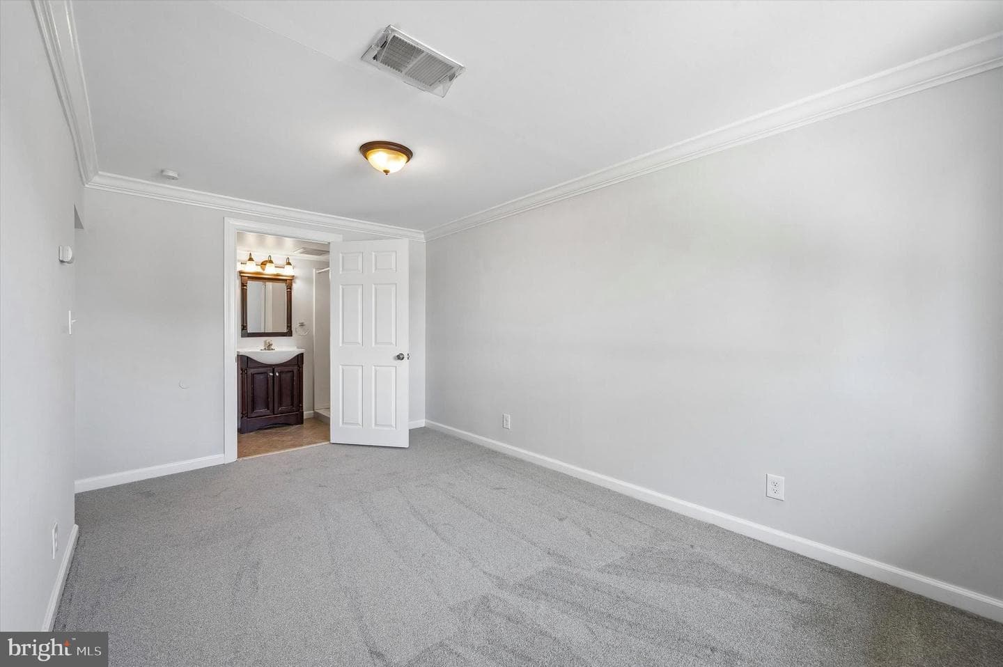 2154 Sproul Road photo 7