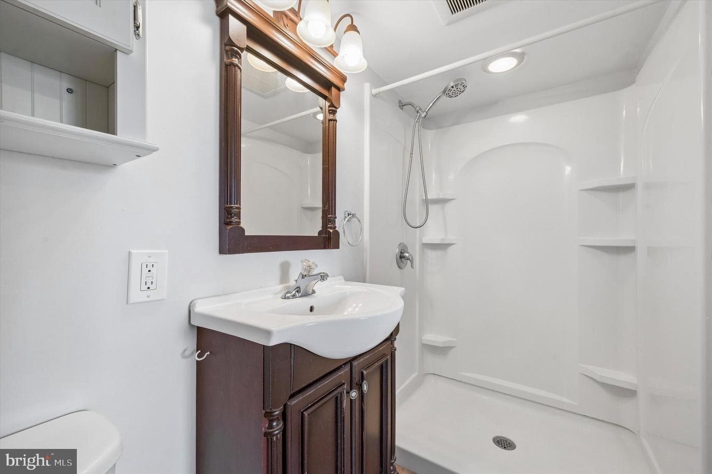 2154 Sproul Road photo 8
