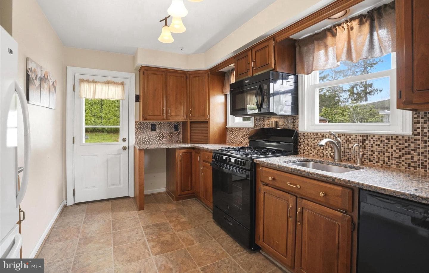 544 Lawrence Road photo 7