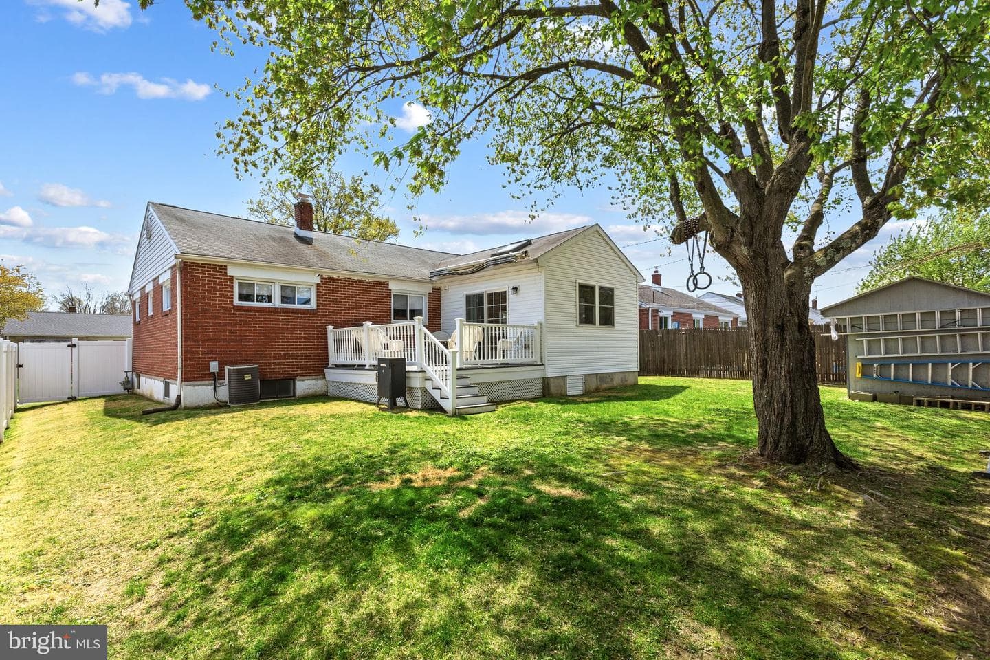2245 Martin photo 16