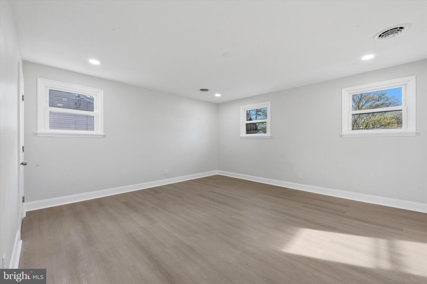 50 Colonial Drive photo 17