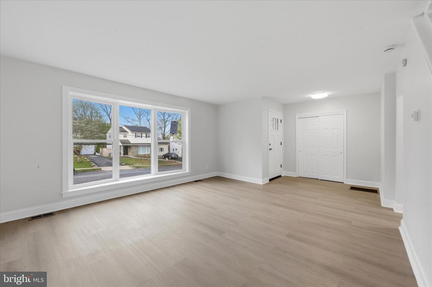 50 Colonial Drive photo 3